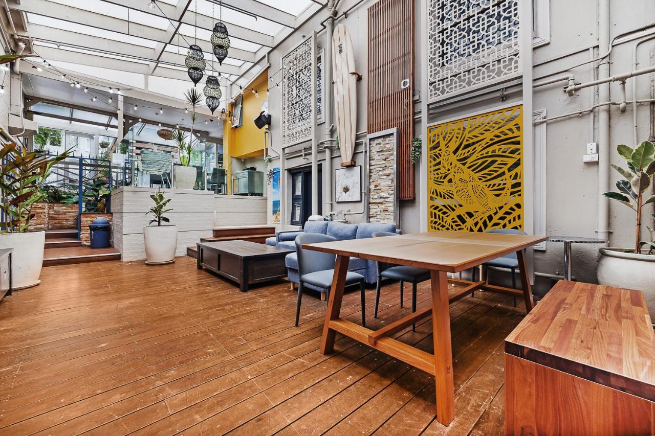 Ostello London Plane Backpackers Sydney