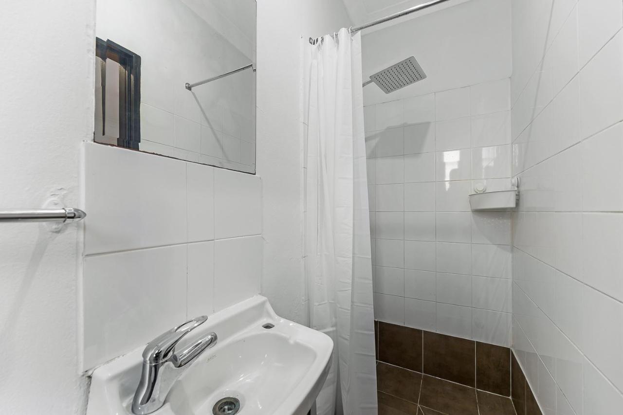 Ostello London Plane Backpackers Sydney
